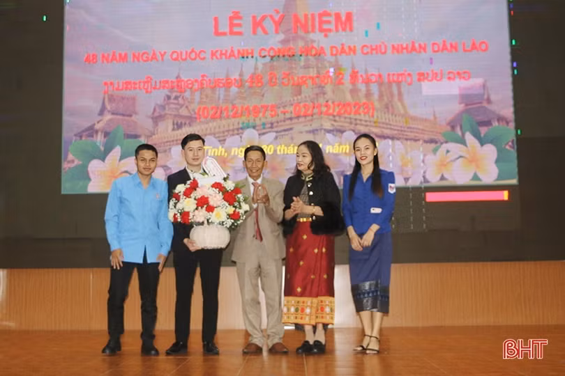 Tổ chức Quốc khánh nước CHDCND Lào cho lưu học sinh tại Hà Tĩnh