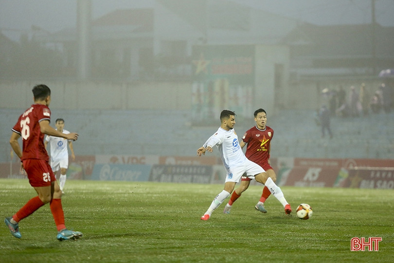 Thấy gì sau trận thua của Hồng Lĩnh Hà Tĩnh trước Thép Xanh Nam Định?
