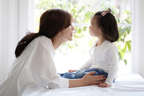 Khen trẻ thế nào để con lớn lên tự tin và thành công