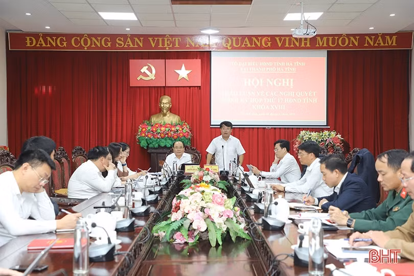 Các tổ đại biểu HĐND tỉnh thảo luận nội dung trình Kỳ họp thứ 17