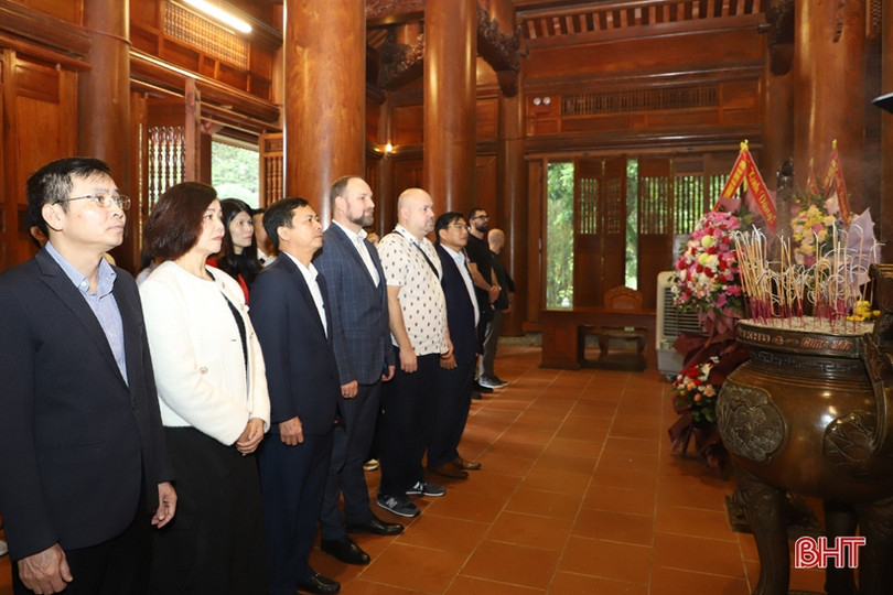 Đoàn công tác vùng tự trị Trnava - Slovakia tham quan di tích tại Nghệ An và Hà Tĩnh