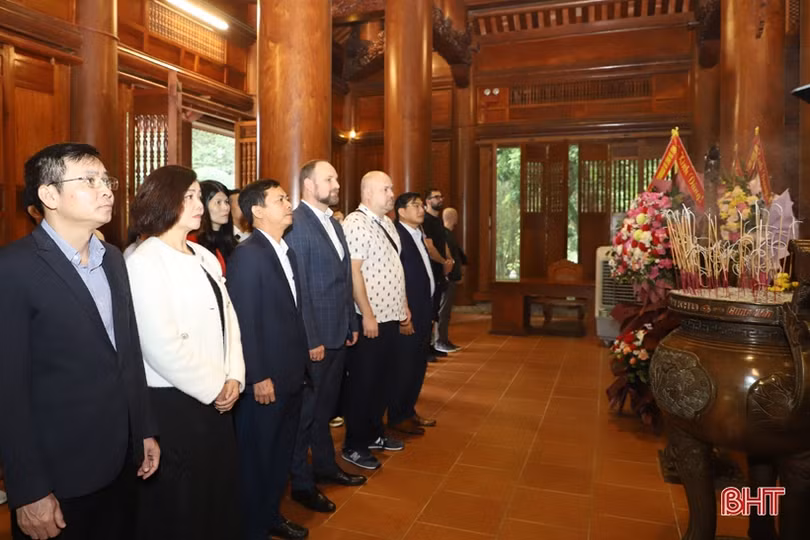 Đoàn công tác vùng tự trị Trnava - Slovakia tham quan di tích tại Nghệ An và Hà Tĩnh
