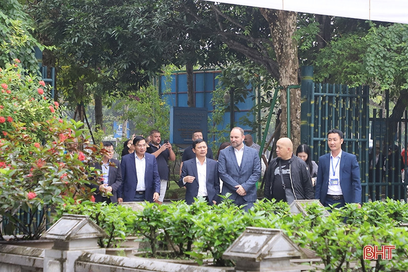 Đoàn công tác vùng tự trị Trnava - Slovakia tham quan di tích tại Nghệ An và Hà Tĩnh