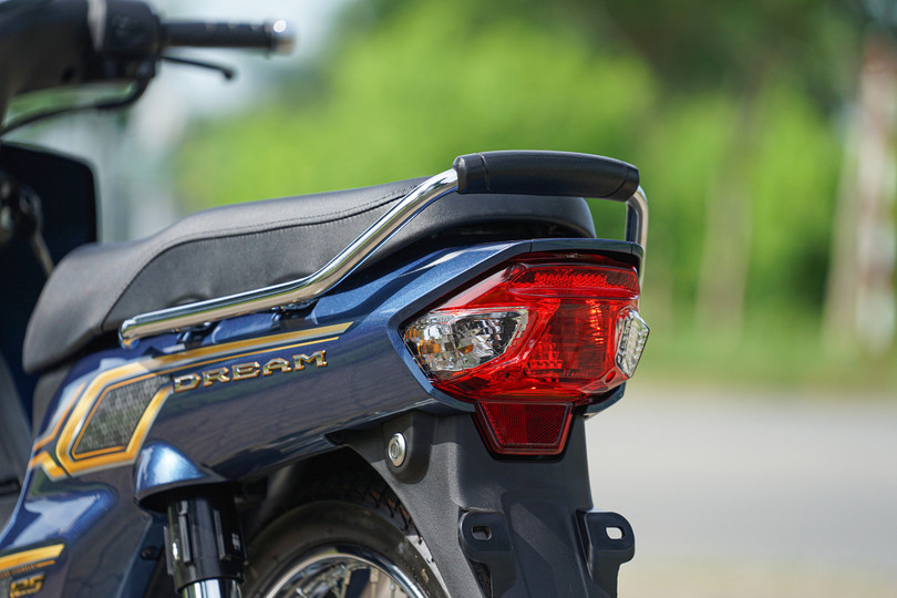 Honda Dream thế hệ mới về Việt Nam bị “thổi giá” hơn trăm triệu đồng