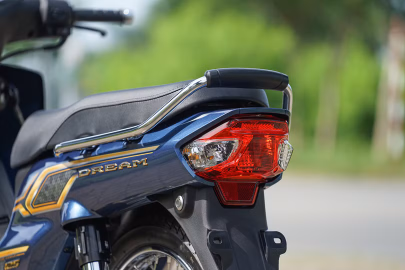 Honda Dream thế hệ mới về Việt Nam bị “thổi giá” hơn trăm triệu đồng