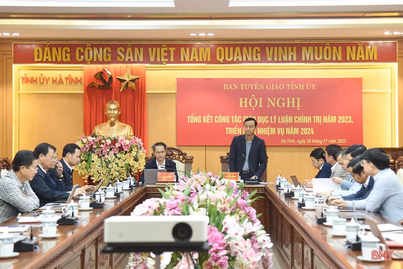 Quan tâm nâng cao chất lượng công tác giáo dục lý luận chính trị