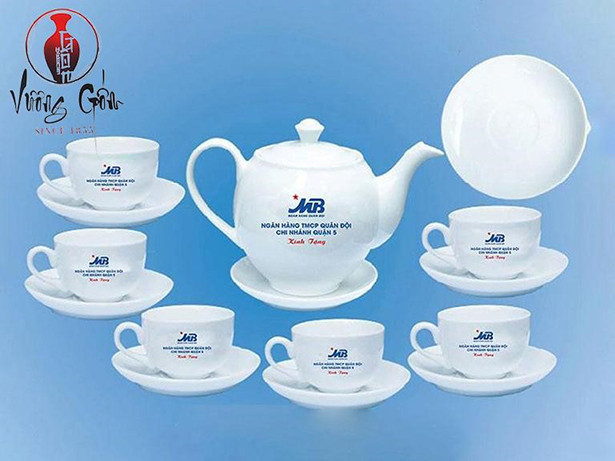 Vương Gốm chuyên sản xuất bộ ấm chén in logo giá rẻ tại Hà Nội