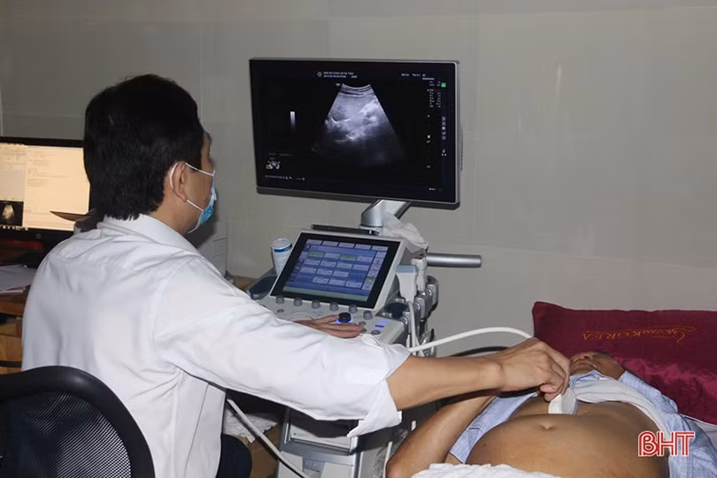 Khám, tư vấn sức khỏe cho hơn 700 cán bộ đương chức và nghỉ hưu