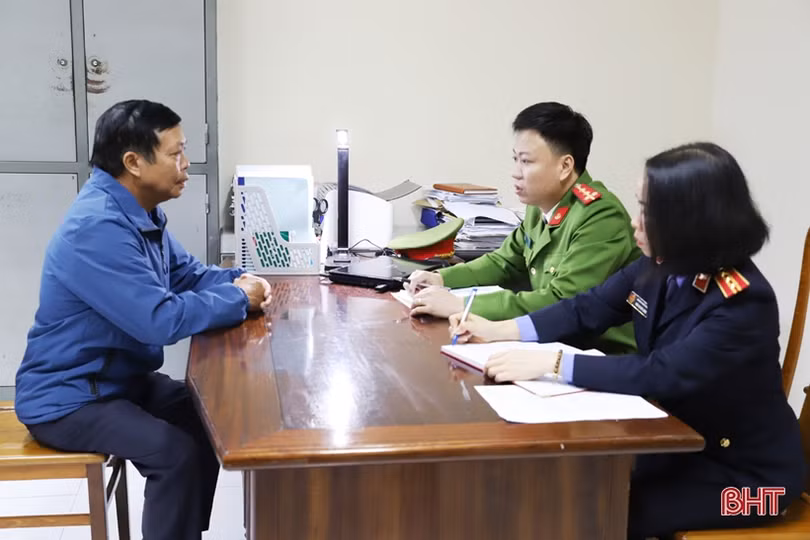 Khởi tố đối tượng “Lạm quyền trong khi thi hành công vụ”