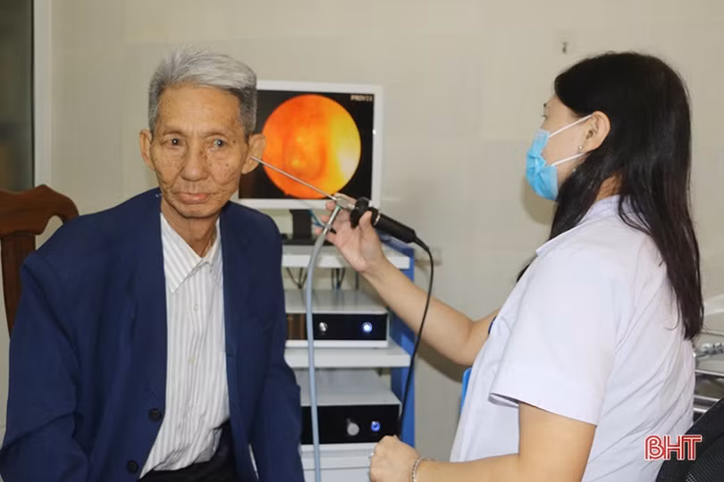 Khám, tư vấn sức khỏe cho hơn 700 cán bộ đương chức và nghỉ hưu