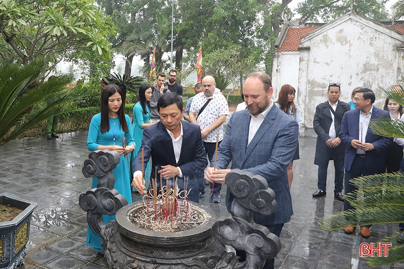 Đoàn công tác vùng tự trị Trnava - Slovakia tham quan di tích tại Nghệ An và Hà Tĩnh