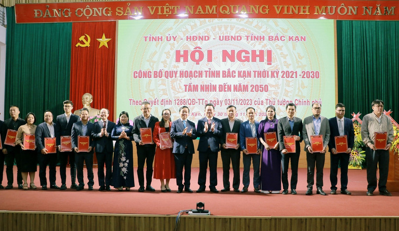 Dịp này UBND tỉnh đã trao Biên bản ghi nhớ cho 18 nhà đầu tư, doanh nghiệp hợp tác đầu tư trên các lĩnh vực tại tỉnh Bắc Kạn Công bố Quy hoạch tỉnh Bắc Kạn thời kỳ 2021 - 2030, tầm nhìn đến năm 2050