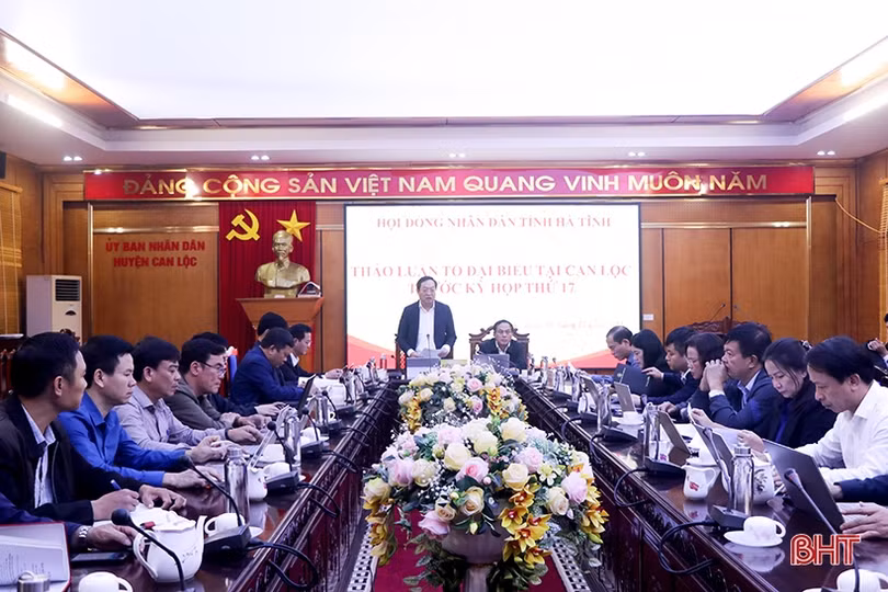 Các tổ đại biểu HĐND tỉnh thảo luận nội dung trình Kỳ họp thứ 17