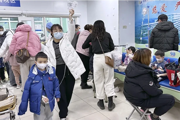 Thủ phạm đứng sau xu hướng gia tăng viêm phổi ở trẻ em tại nhiều nước