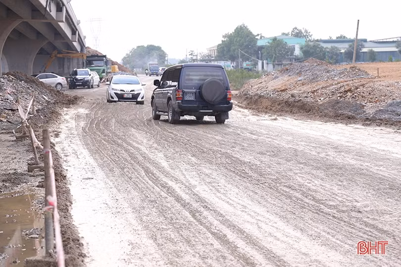 Sớm chấm dứt việc mất ATGT khi thi công cầu vượt và nút giao QL8 ở cao tốc Diễn Châu - Bãi Vọt