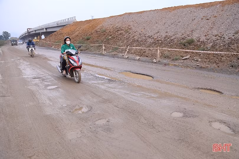 Sớm chấm dứt việc mất ATGT khi thi công cầu vượt và nút giao QL8 ở cao tốc Diễn Châu - Bãi Vọt