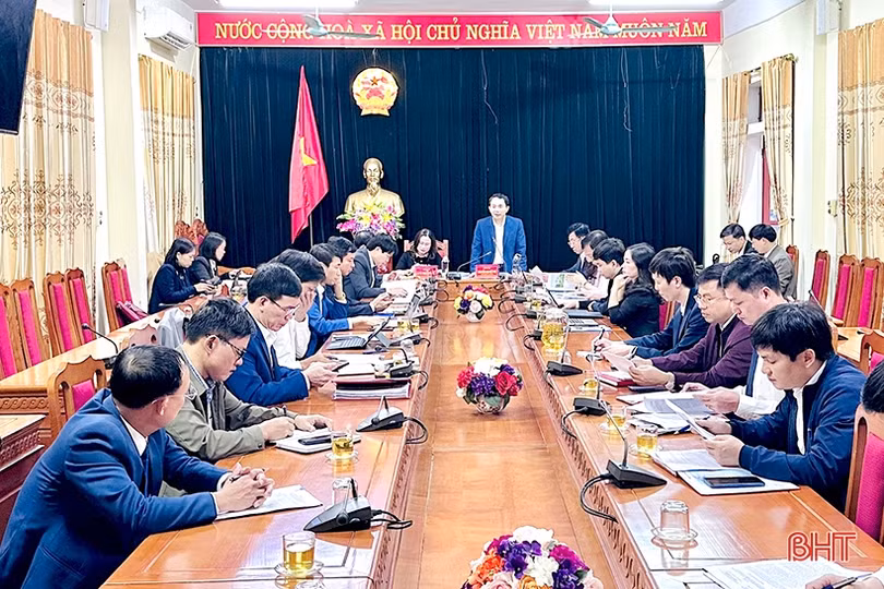 Các tổ đại biểu HĐND tỉnh thảo luận nội dung trình Kỳ họp thứ 17