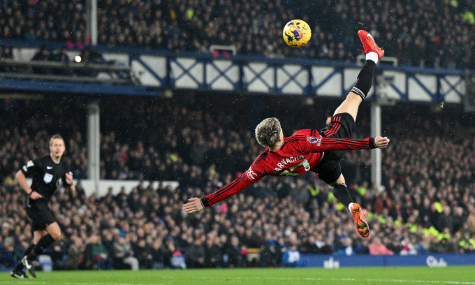 Man Utd thắng với siêu phẩm móc bóng của Garnacho