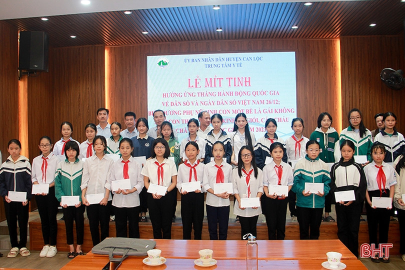 Can Lộc biểu dương 18 gia đình sinh con một bề là gái, làm kinh tế giỏi