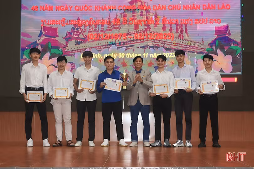 Tổ chức Quốc khánh nước CHDCND Lào cho lưu học sinh tại Hà Tĩnh