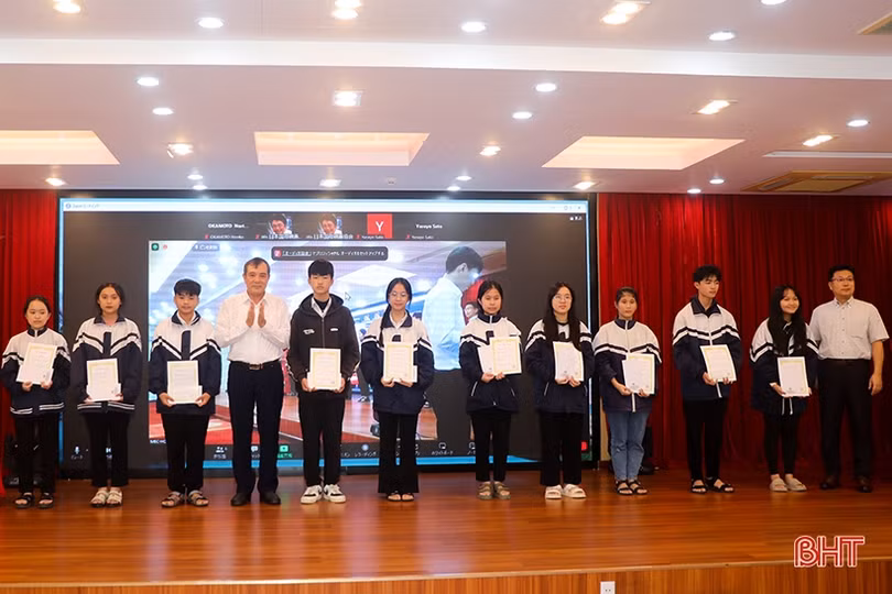 Trao 94 suất học bổng JIFA cho học sinh hoàn cảnh khó khăn