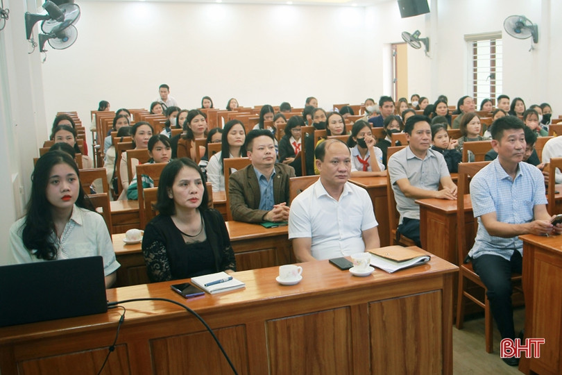 Can Lộc biểu dương 18 gia đình sinh con một bề là gái, làm kinh tế giỏi