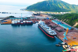 Chung khát vọng vươn ra biển lớn