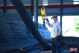 Giá vật liệu xây dựng chưa “hạ nhiệt”, doanh nghiệp, người dân gặp khó