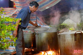 Giáp Tết, cơ sở bánh chưng, giò chả ở Hà Tĩnh “đỏ lửa” ngày đêm