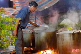 Cơ sở bánh chưng, giò chả ở Hà Tĩnh “đỏ lửa” ngày đêm