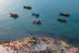 Ngư dân Hà Tĩnh phấn khởi "xông biển" dịp đầu năm mới