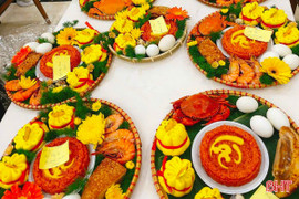 Mâm cỗ “lên kệ”, phục vụ thị trường ngày vía Thần Tài