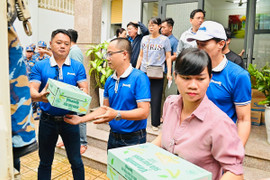 Vinamilk hỗ trợ 48 tấn sản phẩm dinh dưỡng cho bà con vùng lũ miền Trung