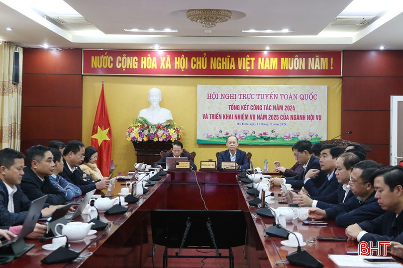 Phó Chủ tịch Thường trực UBND tỉnh Nguyễn Hồng Lĩnh chủ trì tại điểm cầu Hà Tĩnh. bqbht_br_img-4179a.jpg
