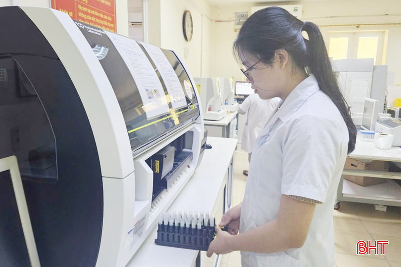 Tại BVĐK tỉnh hiện chỉ thiếu hụt ngắn hạn một số hóa chất xét nghiệm kỹ thuật cao. hoa-chat-3a-5838-2788.jpg
