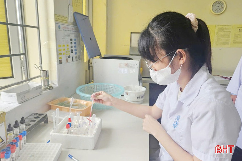 Các cơ sở y tế Hà Tĩnh không còn xảy ra tình trạng thiếu hụt mang tính hệ thống về hóa chất, vật tư, sinh phẩm và thuốc như trước đây. hoa-chat-2a-808-6503.jpg