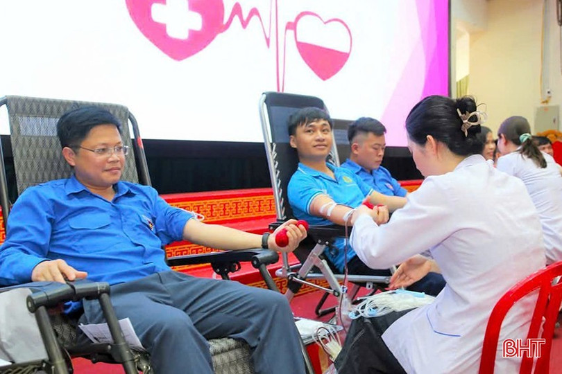 Trước tình trạng thiếu hụt nguồn máu, BVĐK tỉnh kêu gọi toàn thể người dân tích cực tham gia hiến máu tình nguyện. dd.jpg
