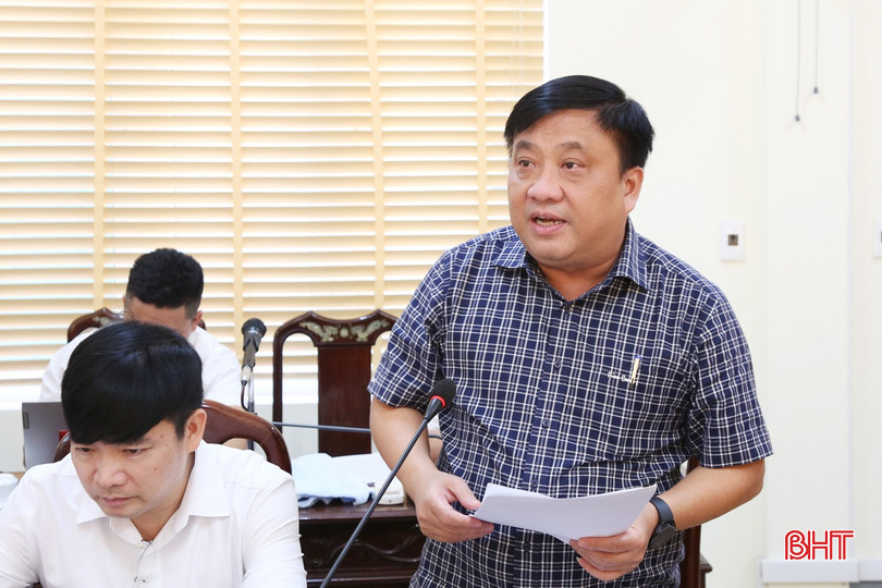 Phó Trưởng ban Nội chính Tỉnh ủy Phạm Xuân Phú báo cáo kết quả thực hiện ý kiến chỉ đạo của đồng chí Bí thư Tỉnh ủy tại các phiên tiếp dân định kỳ. bqbht_br_1a.jpg