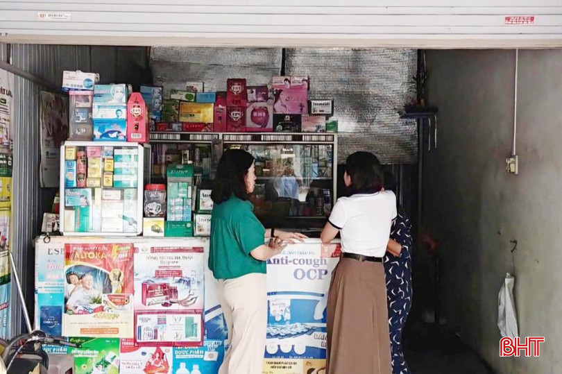 Một cơ sở kinh doanh thuốc chữa bệnh trên đường Quang Trung, TP Hà Tĩnh bị đình chỉ sau kiểm tra. dinh chi thuocA.jpg