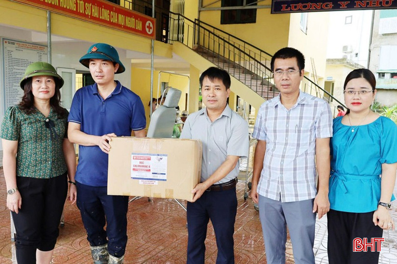 Chủ động hóa chất khử khuẩn cấp phát cho các xã để phòng, chống dịch bệnh. bqbht_br_c-p-ph-t-cloramin-b-cho-x-s-n-giang-24fe8a.jpg