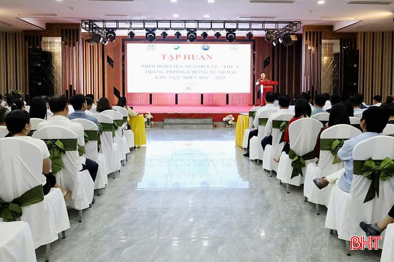 Trung tâm Kiểm soát bệnh tật Hà Tĩnh liên tục tổ chức các lớp đào tạo, tập huấn phòng, chống dịch bệnh cho đội ngũ cán bộ y tế cơ sở. bqbht_br_z7016692031429-ef7559f406d2ed4f3f8ea8921108cc4f-70480a.jpg
