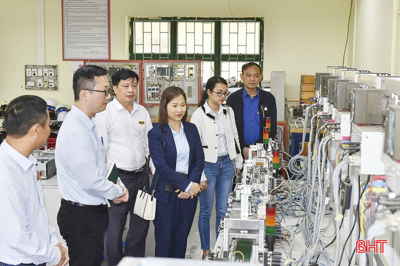 Công ty TNHH Gang thép Hưng Nghiệp Formosa Hà Tĩnh kiểm tra, đánh giá cơ sở vật chất đào tạo tại Trường Cao đẳng Kỹ thuật Việt Đức Hà Tĩnh. bqbht_br_anh11.jpg