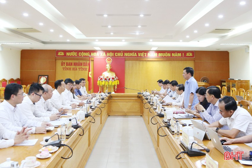 Phó Chủ tịch UBND tỉnh Lê Ngọc Châu tiếp và làm việc với lãnh đạo Trường Đại học Bách khoa. 2a-5699.jpg