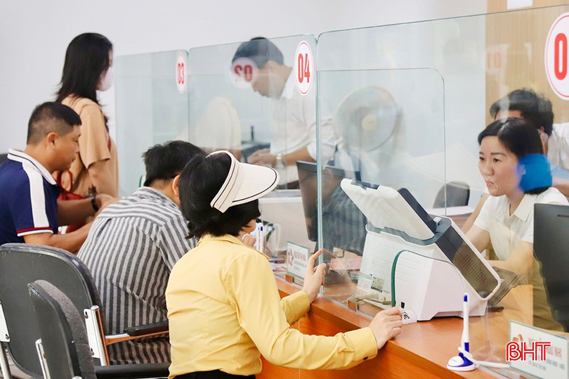 Trung tâm Phục vụ hành chính công phường Thành Sen đang vận hành thông suốt, giải quyết hiệu quả TTHC cho người dân. bqbht_br_img-6530-copya.jpg