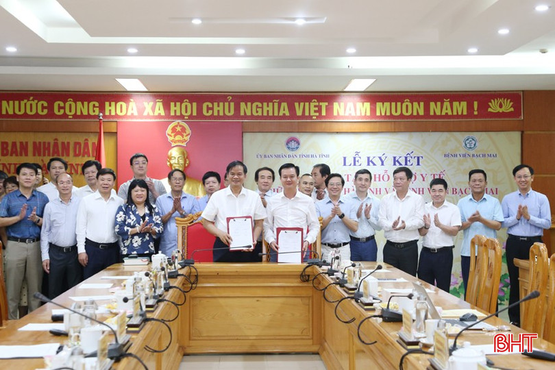 Lễ ký kết giữa UBND tỉnh và Bệnh viện Bạch Mai. 10a-3896.jpg