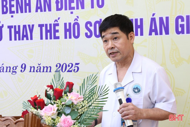 Giám đốc BVĐK tỉnh Hoàng Quang Trung phát biểu tại lễ công bố. bqbht_br_ca.jpg