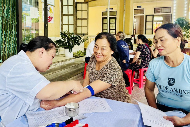 Bệnh đái tháo đường sẽ gây ra nhiều biến chứng nguy hiểm trong đó có các bệnh lý về mắt. vong-mac-3a.jpg