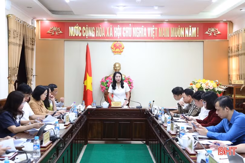 Trưởng ban Pháp chế HĐND tỉnh Nguyễn Thị Nhuần chủ trì cuộc làm việc với Sở Nội vụ về các nội dung trình Kỳ họp thứ 26, HĐND tỉnh khóa XVIII.