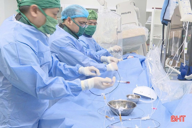 Chú trọng nâng cao năng lực, làm chủ các kỹ thuật mới để chăm sóc, điều trị hiệu quả cho người bệnh. bqbht_br_z6871961682403-3582c296a6c21603a119b233a0bed176a.jpg