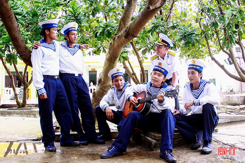 Đời sống tinh thần phong phú giúp các chiến sỹ yên tâm bám biển đảo, giữ vững chủ quyền thiêng liêng của Tổ quốc. bqbht_br_1a.jpg